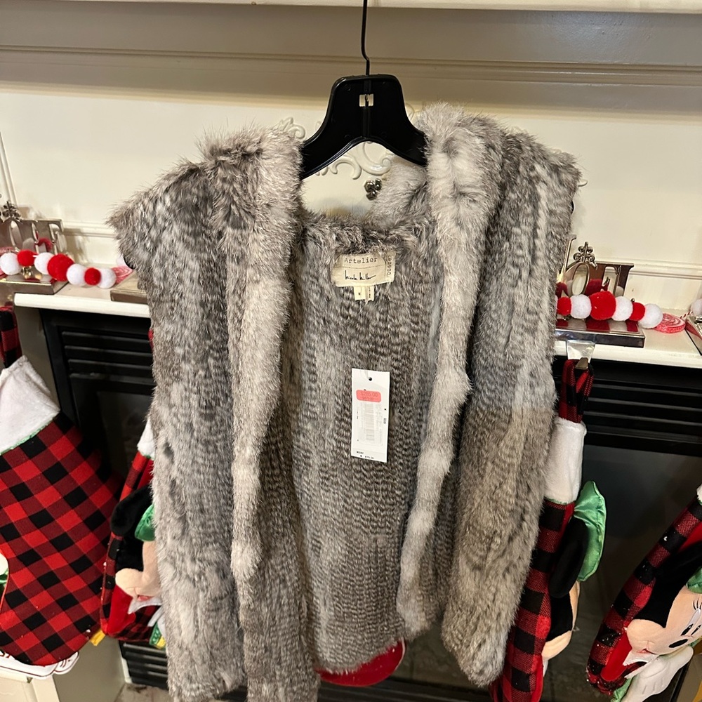 Chic Faux Fur Vest in Gray